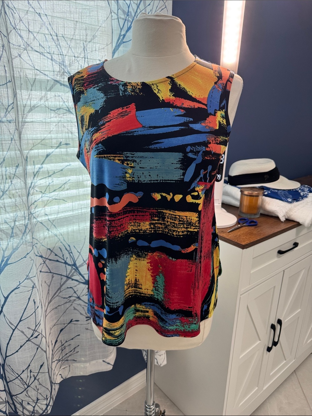 Jess & Jane- Abstract Brushstroke Sleeveless Top in Multicolor - Women